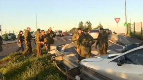 Choque múltiple, intento de encerrona y disparos en Cerrillos: sujetos intentaron robar auto a pocos metros de Carabineros Choque múltiple, intento de encerrona y disparos en Cerrillos: sujetos intentaron robar auto a pocos metros de Carabineros