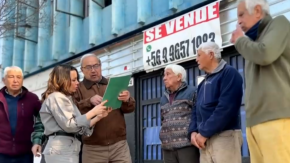 "No nos dejan entrar": Jubilados intentan recuperar gimnasio que costearon con su dinero y que fue vendido sin aviso