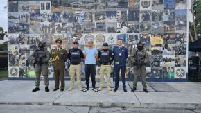 VIDEO | Sicario del “Rey de Meiggs” fue trasladado a Bogotá a la espera de extradición a Chile: Así fue su llegada VIDEO | Sicario del “Rey de Meiggs” fue trasladado a Bogotá a la espera de extradición a Chile: Así fue su llegada