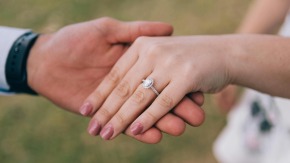 Le pidieron matrimonio pero cuestionó el anillo de compromiso: "La gente que vea este pequeño diamante pensará que fue tacaño" Le pidieron matrimonio pero cuestionó el anillo de compromiso: "La gente que vea este pequeño diamante pensará que fue tacaño"