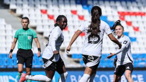 La UC recibió a Colo-Colo Femenino en el Claro Arena sin agua caliente: jugadoras no se pudieron duchar La UC recibió a Colo-Colo Femenino en el Claro Arena sin agua caliente: jugadoras no se pudieron duchar