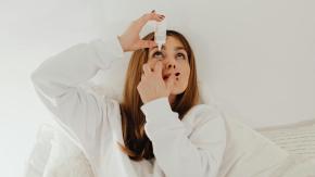 Aprueban gotas oftálmicas que corrigen visión de cerca para tratar presbicia sin usar lentes: esto dicen los especialistas