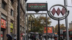 Metro de Santiago interrumpe servicio en parte de la Línea 1 "por persona en la vía": revisa el estado de la red Metro de Santiago interrumpe servicio en parte de la Línea 1 "por persona en la vía": revisa el estado de la red