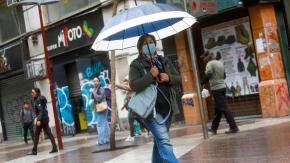 A no guardar el paraguas: Tras los 30° de este miércoles pronostican lluvias para el viernes en Santiago