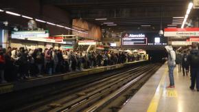 Metro de Santiago normaliza servicio de Línea 1: siete estaciones estuvieron cerradas Metro de Santiago normaliza servicio de Línea 1: siete estaciones estuvieron cerradas