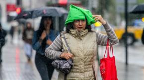 Precipitaciones llegaron a Santiago: ¿Hasta qué hora llueve este viernes y cómo estará el sábado? Precipitaciones llegaron a Santiago: ¿Hasta qué hora llueve este viernes y cómo estará el sábado?