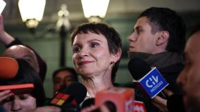 Tohá llegó a lanzamiento de campaña de Jara: "Lo que correspondía si uno quiere a Chile era estar aquí" Tohá llegó a lanzamiento de campaña de Jara: "Lo que correspondía si uno quiere a Chile era estar aquí"