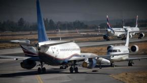 Avión tuvo que frenar durante despegue en el Aeropuerto de Santiago: perro se cruzó por la pista Avión tuvo que frenar durante despegue en el Aeropuerto de Santiago: perro se cruzó por la pista