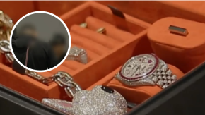 El error del equipo de Cris MJ que los obligó a dejar lujoso reloj del artista en el aeropuerto