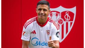 VIDEO | ¡Maravilla!: La tremenda asistencia de "taco" de Alexis en su debut por el Sevilla y que sacó elogios VIDEO | ¡Maravilla!: La tremenda asistencia de "taco" de Alexis en su debut por el Sevilla y que sacó elogios