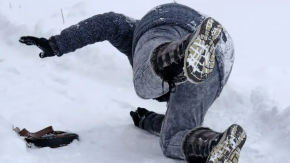 Científicos hallan por qué realmente resbalamos en el hielo: durante dos siglos lo hemos explicado incorrectamente
