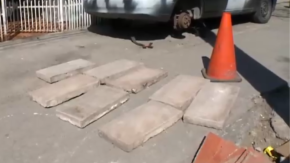 Eran ocho y estaban afuera de una casa: La explicación detrás del hallazgo de lápidas (con nombres) en Pudahuel