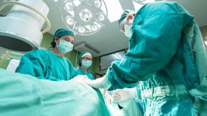 Escándalo en Inglaterra: Médico se retira de cirugía para tener relaciones sexuales con enfermera Escándalo en Inglaterra: Médico se retira de cirugía para tener relaciones sexuales con enfermera