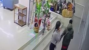 Femicidio en Santiago Centro: Revelan video anterior de víctima y atacante peleando en hall del edificio Femicidio en Santiago Centro: Revelan video anterior de víctima y atacante peleando en hall del edificio