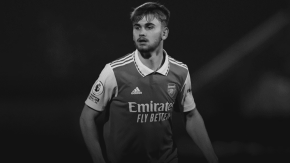 Impacto por fallecimiento de ex canterano del Arsenal: chocó contra un muro en pleno partido