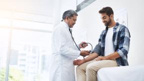 Los cuatro chequeos médicos masculinos que no se deben postergar: uno de ellos es clave en hombres jóvenes Los cuatro chequeos médicos masculinos que no se deben postergar: uno de ellos es clave en hombres jóvenes
