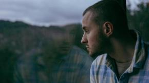 60% de chilenos con problemas de salud mental no va a terapia, según estudio ACHS-UC 60% de chilenos con problemas de salud mental no va a terapia, según estudio ACHS-UC