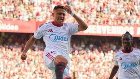 "Salió como una moto": Los elogios de la prensa española para Alexis Sánchez tras goleada del Sevilla al Barcelona "Salió como una moto": Los elogios de la prensa española para Alexis Sánchez tras goleada del Sevilla al Barcelona