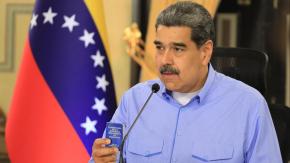 Maduro dice que terroristas intentaron atacar la embajada de EE.UU. Maduro dice que terroristas intentaron atacar la embajada de EE.UU.