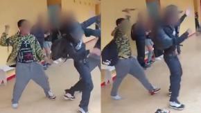 VIDEO | Captan brutal pelea de estudiantes en liceo de Vallenar: uno atacó con un cuchillo VIDEO | Captan brutal pelea de estudiantes en liceo de Vallenar: uno atacó con un cuchillo