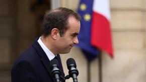 Primer ministro de Francia renuncia horas después de anunciar nuevo gabinete