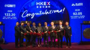 Empresas chinas de robotaxis se desploman en su debut en la bolsa de Hong Kong