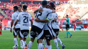 Crack de Colo Colo presenta con románticas fotos a su nueva pareja: es la ex del cantante Jere Klein