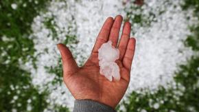 Caída de granizos de gran tamaño golpea a Puerto Montt: Meteorología advierte evento severo ligado a baja segregada Caída de granizos de gran tamaño golpea a Puerto Montt: Meteorología advierte evento severo ligado a baja segregada