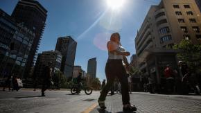 Hasta 32° en Santiago: Emiten aviso por altas temperaturas en seis regiones Hasta 32° en Santiago: Emiten aviso por altas temperaturas en seis regiones