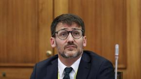 Pardow niega conflicto de interés ligado a su esposa: "No hay ninguna irregularidad al respecto"