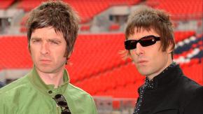 La curiosa fotografía de Oasis con club grande del fútbol chileno La curiosa fotografía de Oasis con club grande del fútbol chileno