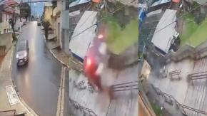 VIDEO | Auto “voló” y cayó por unas escaleras en São Paulo: Conductor salió ileso