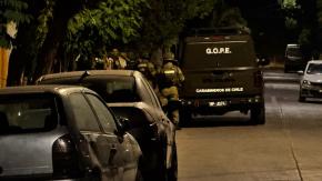 Hombre tomó como rehén a su esposa con una pistola: Se parapetó junto a ella y sus hijos