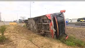 Grave accidente en Ruta 5: bus con 38 trabajadores terminó volcado Grave accidente en Ruta 5: bus con 38 trabajadores terminó volcado