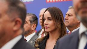 Vocera comando J.A. Kast y gesto de Frei: "Te habla de un candidato que puede conversar, dialogar y al mismo tiempo tener esa estatura presidencial" Vocera comando J.A. Kast y gesto de Frei: "Te habla de un candidato que puede conversar, dialogar y al mismo tiempo tener esa estatura presidencial"