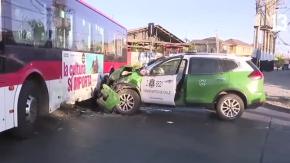 Patrulla de Carabineros choca a bus RED en Pudahuel: hay dos funcionarios lesionados