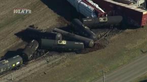 Tren se descarrila en Kentucky derramando azufre derretido