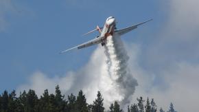 Quién está detrás del Tanker Boeing 737, la nave que se desplegó en los incendios en San Carlos de Apoquindo