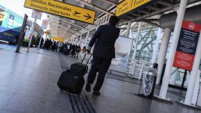 Golpe a los "taxis piratas": Nueva ley sanciona al transporte informal en aeropuertos Golpe a los "taxis piratas": Nueva ley sanciona al transporte informal en aeropuertos