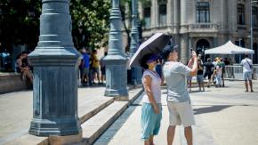Calor extremo en Santiago: Marcone alerta por "el amanecer más caluroso del verano" y máximas de hasta 36°C esta semana