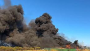 Alerta roja por incendio forestal en Maule: Fuego avanza hacia viviendas 