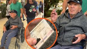 Adulto mayor en silla de ruedas no pudo votar al llegar con carnet de hace 15 años: dijo que su hija le quitó su cédula actual