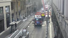 Incendio se registra en edificio en pleno centro de Santiago: provocó interrupción de tránsito