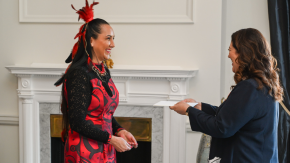 Cancillería reprende a la embajadora en Nueva Zelanda por publicación en pro de la autodeterminación de Rapa Nui