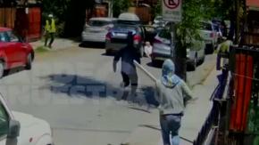 "¡El tata va adentro!": Desgarradores gritos tras el robo de un auto con adulto mayor en su interior en Maipú
