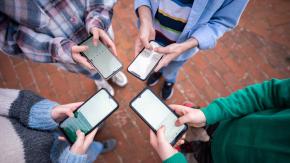 Estudio detecta que uso de más de 4 horas diarias de pantalla aumentan ansiedad en niños: recomendaciones para vacaciones