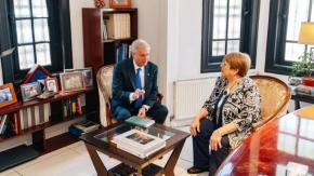 Cadem: 52% cree que Kast debiera apoyar candidatura de Bachelet a la ONU