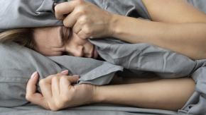 Estudio revela que los celos estarían vinculados a las pocas horas de sueño