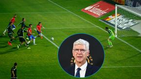 "Ley Wenger": Cómo es la nueva regla del offside que podría cambiar el fútbol y qué tiene que ver histórico DT de Alexis