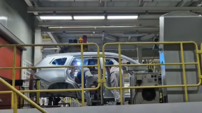 Luz verde para convertir autos a combustible en eléctricos: talleres deberán certificarse 